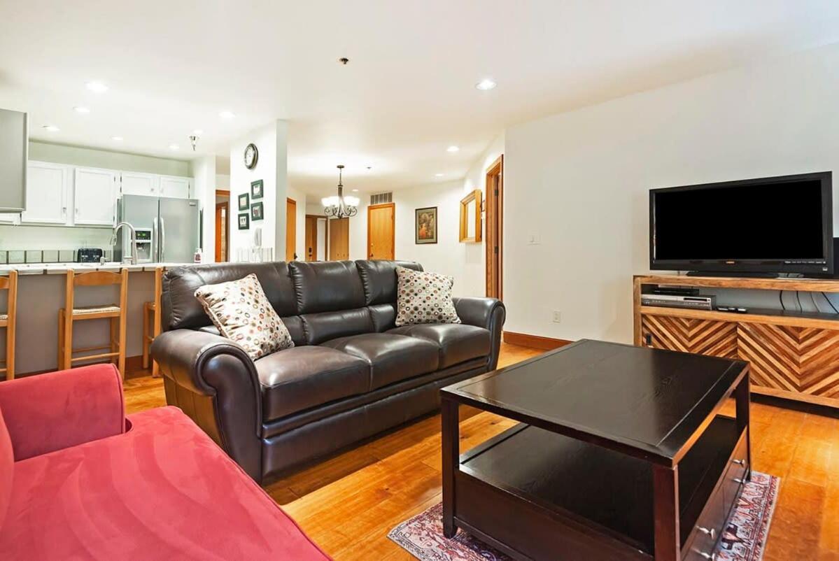 Stunning Location 2Bdr Condo Retreat パークシティ エクステリア 写真