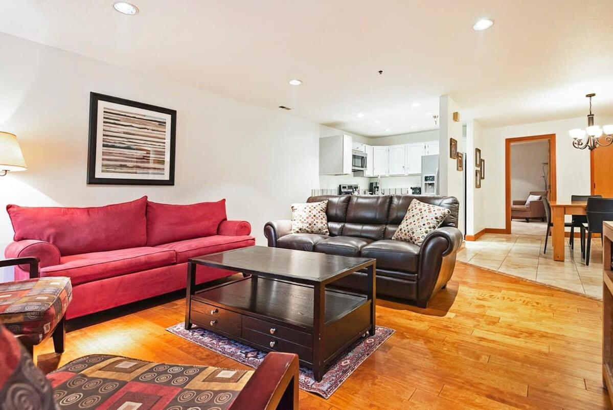 Stunning Location 2Bdr Condo Retreat パークシティ エクステリア 写真