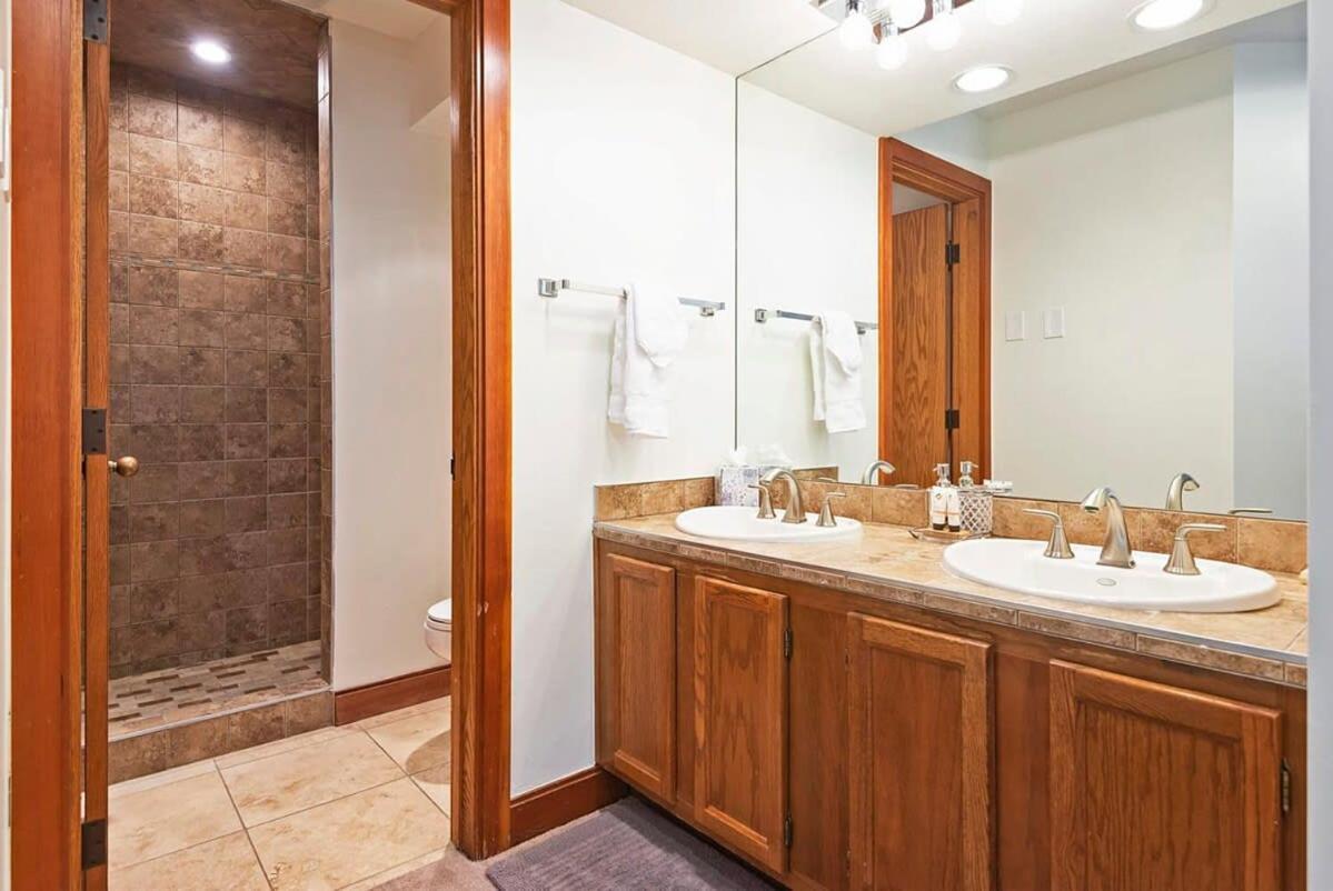 Stunning Location 2Bdr Condo Retreat パークシティ エクステリア 写真
