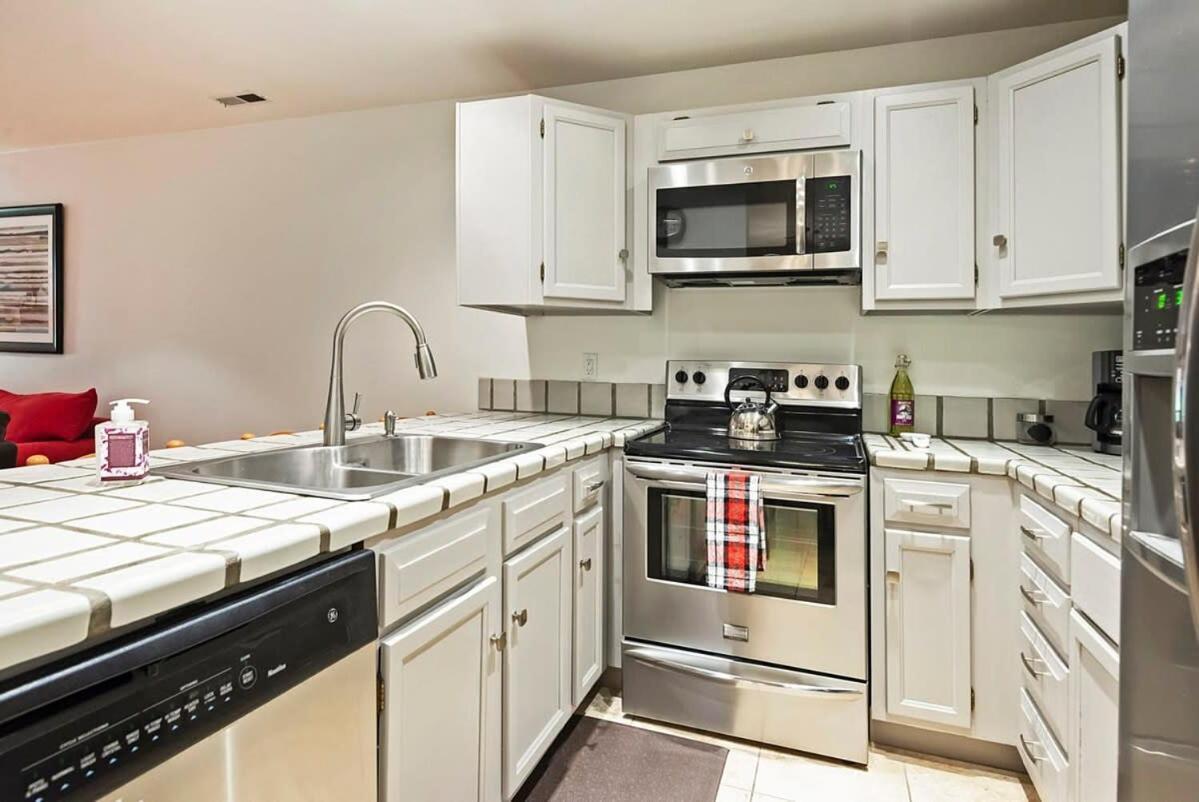 Stunning Location 2Bdr Condo Retreat パークシティ エクステリア 写真